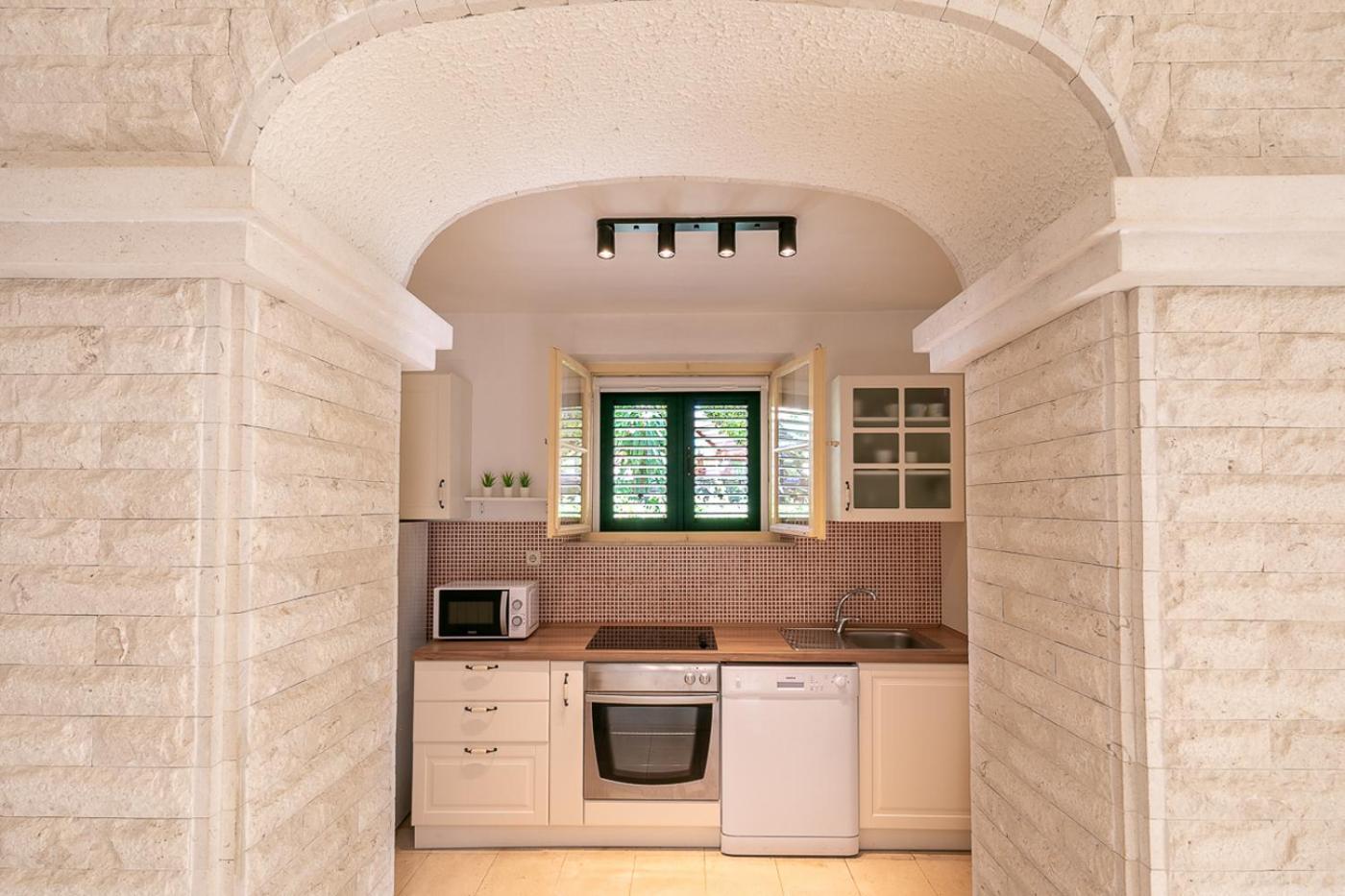 Komun Apartments Vela Luka Zewnętrze zdjęcie