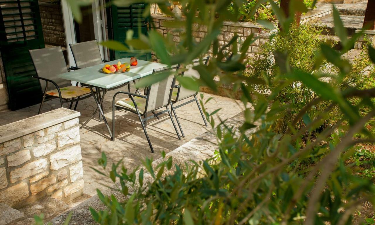 Komun Apartments Vela Luka Zewnętrze zdjęcie
